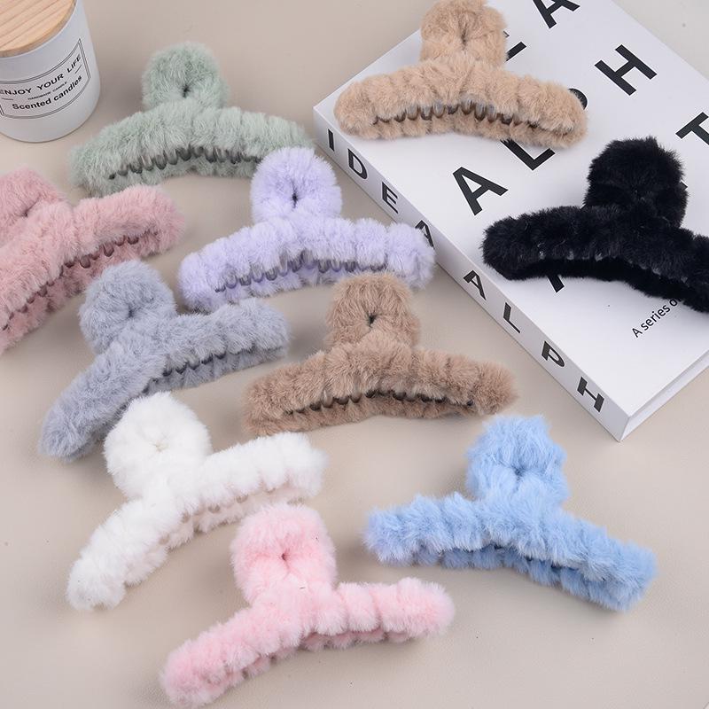 Large Milk Coffee Plush Claw Clip: Fluffy Autumn/Winter Hairpin for Women