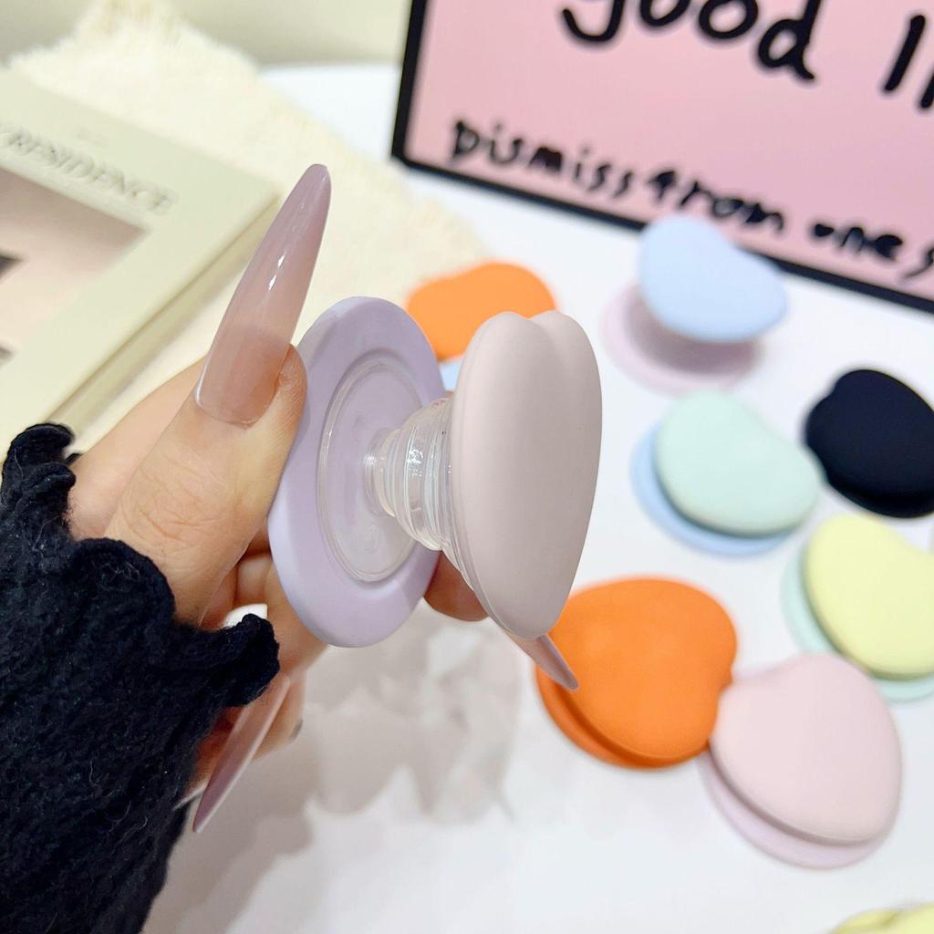Liquid Silicone Heart-Shaped MagSafe Magnetic Bracket with Strong Adhesion and Retractable Airbag for Trendy Desktops