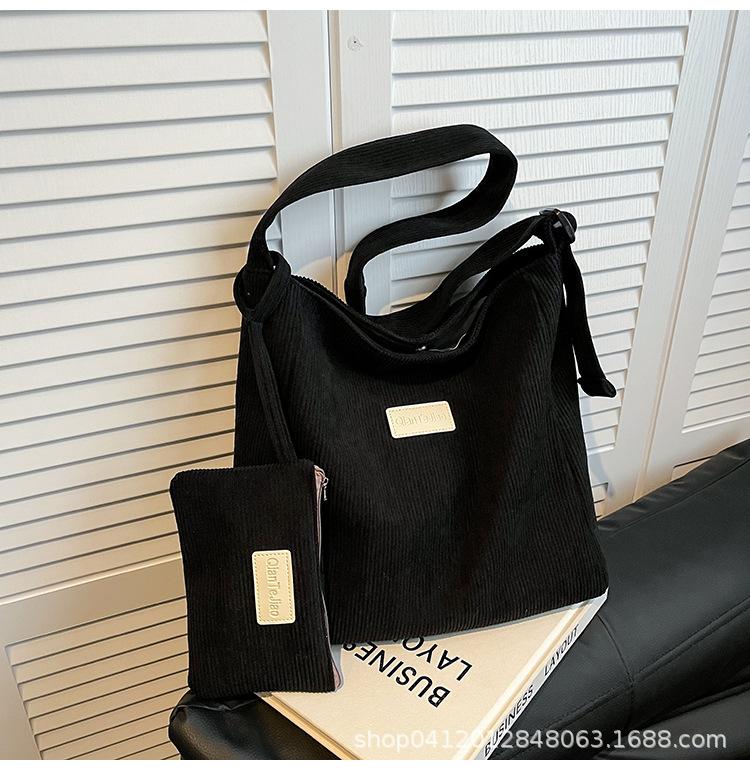 

Niche casual bag women s 2025 new corduroy shoulder messenger bag student commuting large capacity tote bag tide чёрный