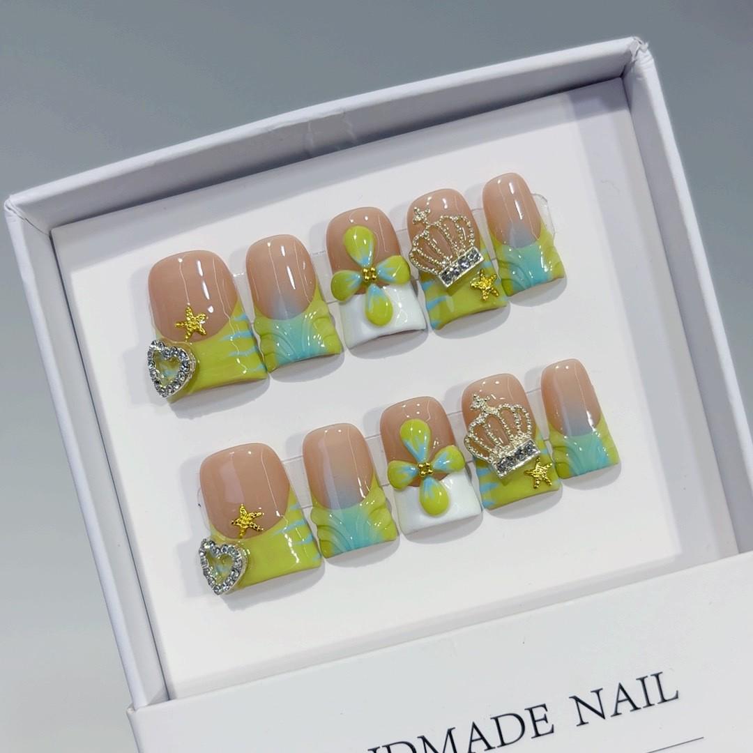 Hand-Painted Short Duckbill Style Summer Nails Medium