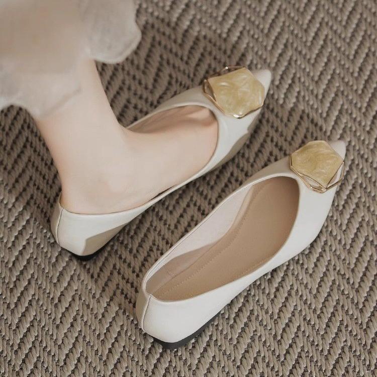 2025 Spring and Autumn New Xiaoxiangfeng Single Shoes Comfortable Soft-soled Pointed Shallow Mouth Flat-soled Women's Shoes