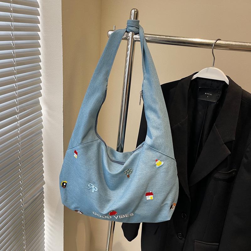 2025 New Casual Foreign Style Messenger Bag Bag Women's Fashion Personality Spring Shoulder Tote Bag Ins Simple Cloth Bag