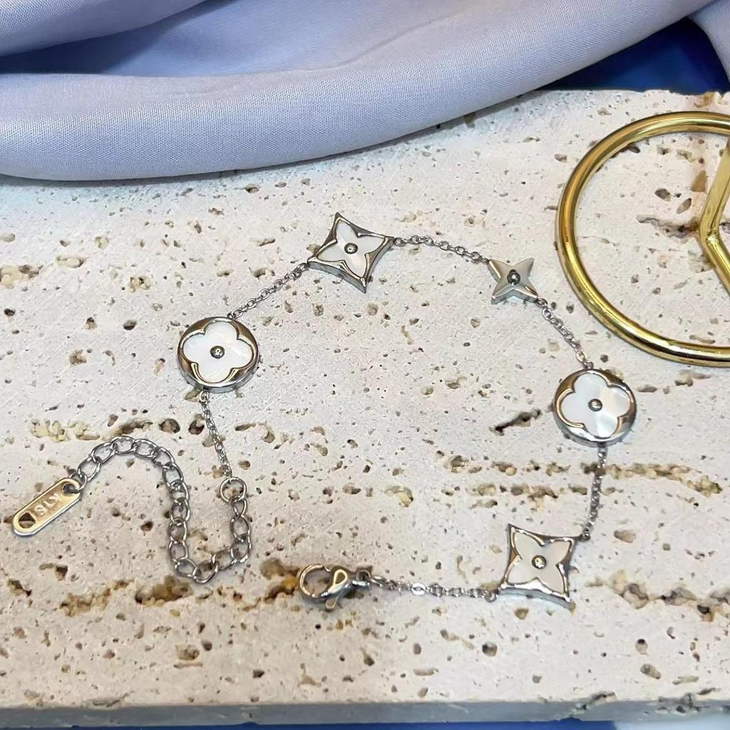 Elegantes Damenarmband aus Titanstahl - Stilvolles High-End-Design, Leichter Luxus, Vielseitiges Modeaccessoire