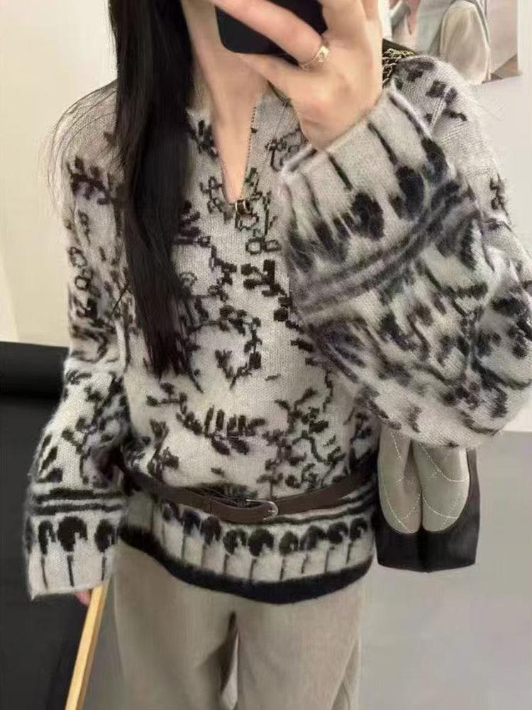 Autumn/Winter Blue & White Porcelain Jacquard Knitwear - Women's New Arrival, Hot Selling, Wearable as Inner or Outer Layer