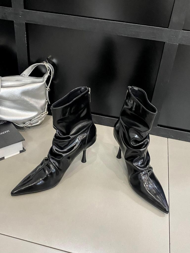 In the Autumn and Winter of 2025, the New Pointed-toed Thin-heeled Pleated Women's Boots Are Fashionable and Thin Soft Leather Zipper High-heeled Sh