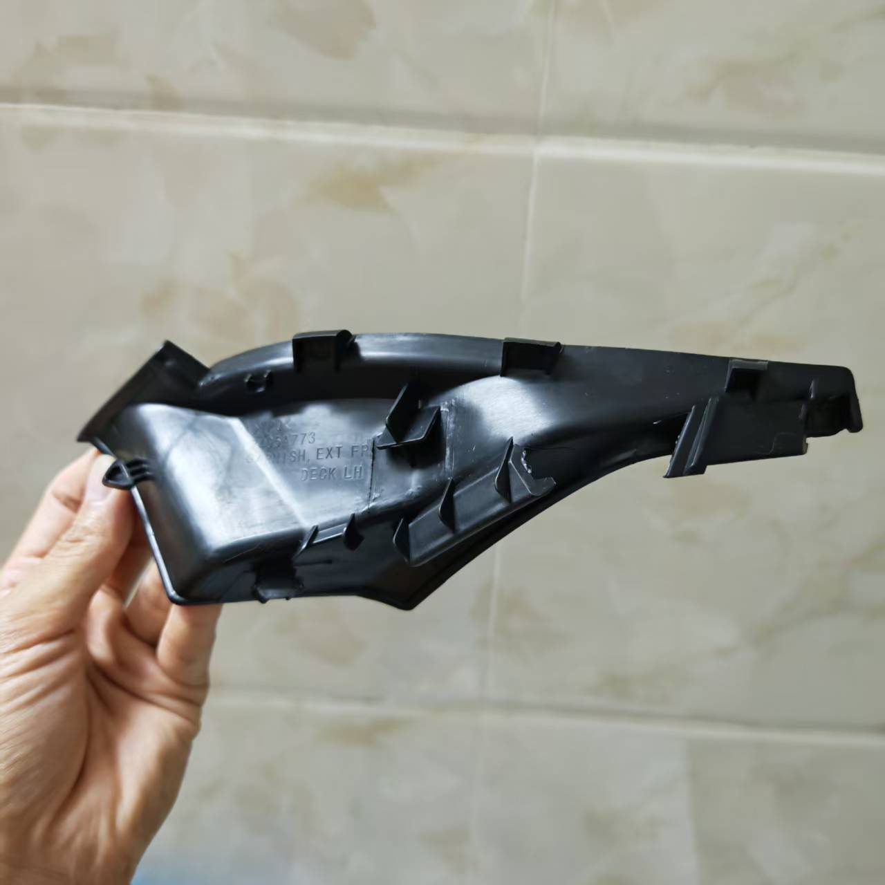 

Накладка угла переднего ветрового стекла Для Mitsubishi Outlander 2013- OEM 7405A774 7405A773 Left