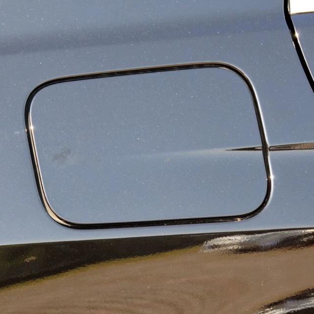 A2127570006: Kompatybilny z korkami wlewu paliwa do W212 Mercedes-Benz E180L, E200L, E260L, E300L i E320L.