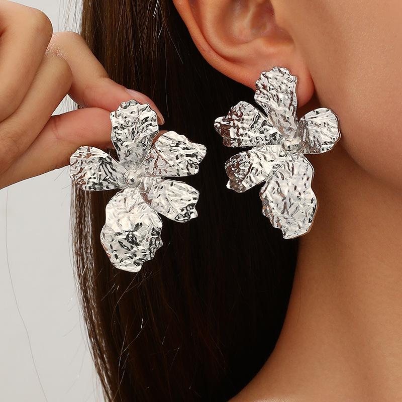 

Срібна голка холодний вітер металева квітка сережки-пусети французькі ретро персоналізовані сережки темпераментні висококласні сережки