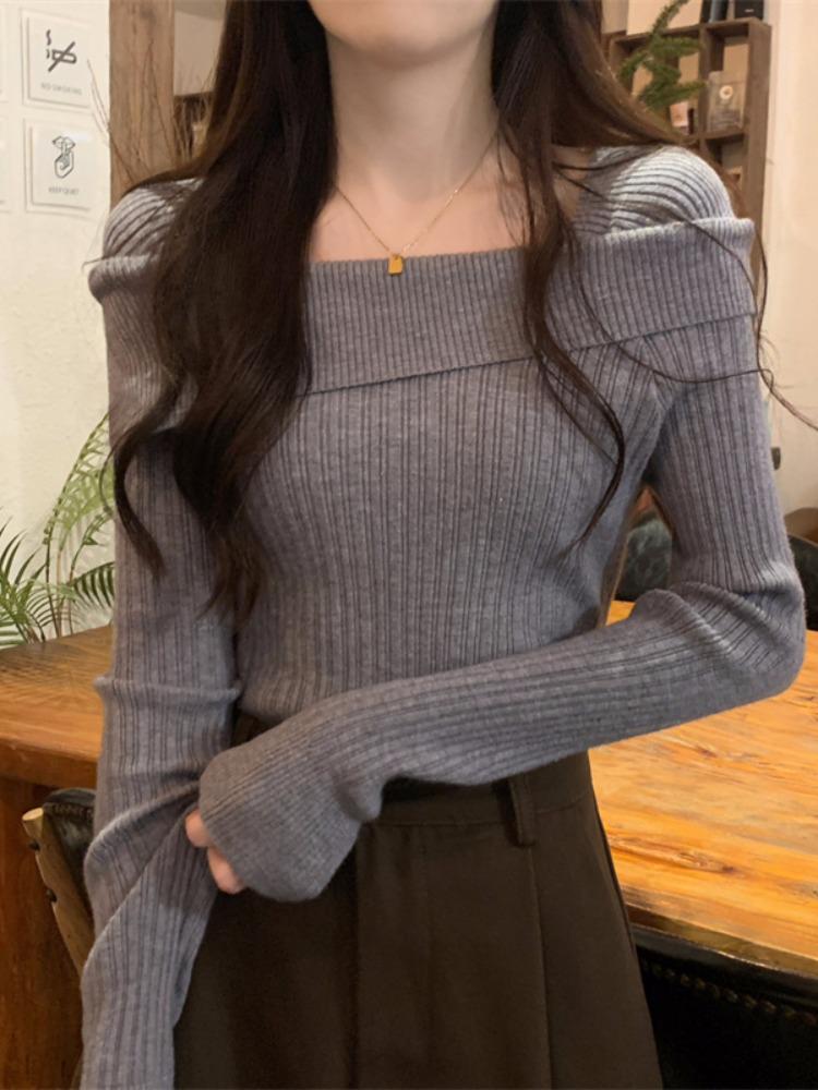 Women's Irregular One-Shoulder Knit Base Layer Top with Collarbone Design, Long Sleeves, and High-Waisted Fit for Spring and Autumn.