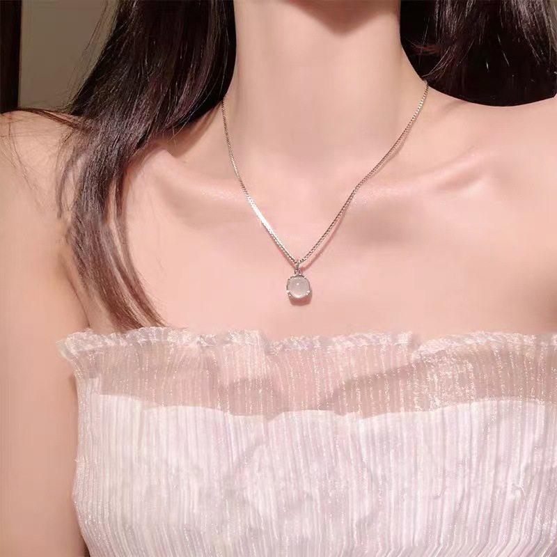 Korean Pearl Necklace: High-End Silver Clavicle Chain with Niche Design, Perfect for Light Luxury and Sweater Pendants.