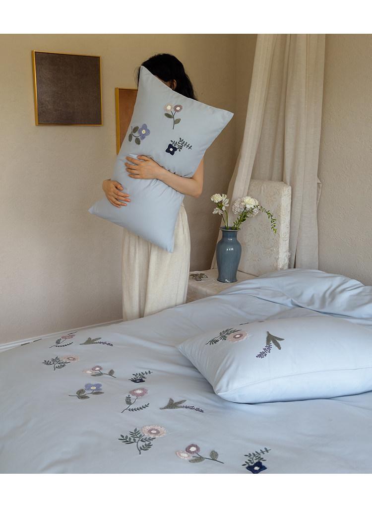 Elegant Blue Embroidered All-Cotton Bedding Set - Cozy and Thick for Autumn and Winter