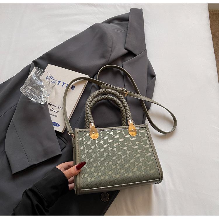 

Fashion letter printing contrasting color portable small square bag women s bag 2025 summer new light luxury shoulder bag commuter messenger bag