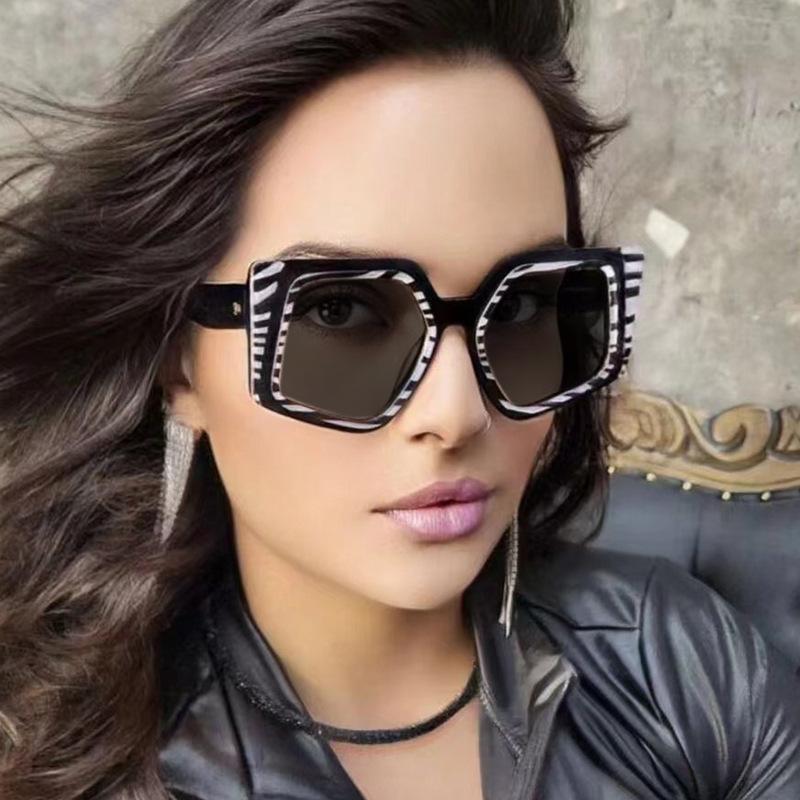Luxury New Oversized Square Women Sunglasses Stripe Cat Eye Vintage Designer Sun Glasses Green Shades UV400 Male Female