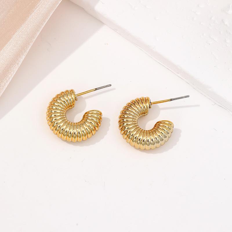 Creative gold stud earrings light luxury earrings niche design sense gold stud earrings high sense earrings jewelry accessories
