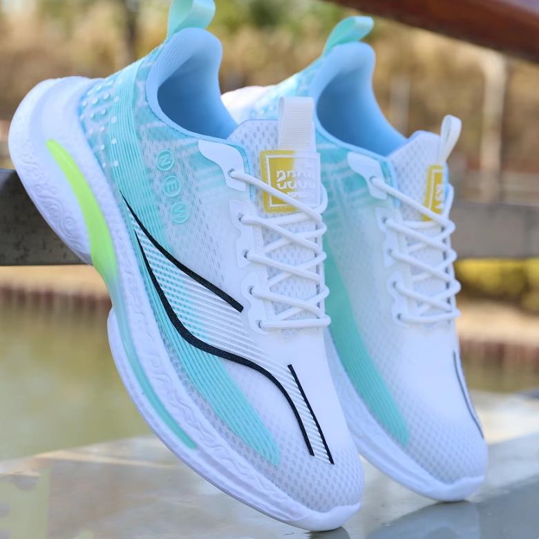 New Casual Sports Shoes Fashionable Breathable Student Shoes Mesh Soft Sole Men's Running Shoes Light and Comfortable Men's Shoes