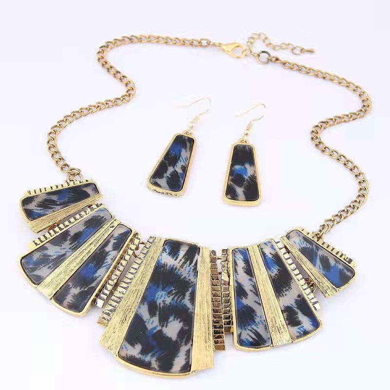 European and American Retro Leopard Print Long Necklace and Earrings Set