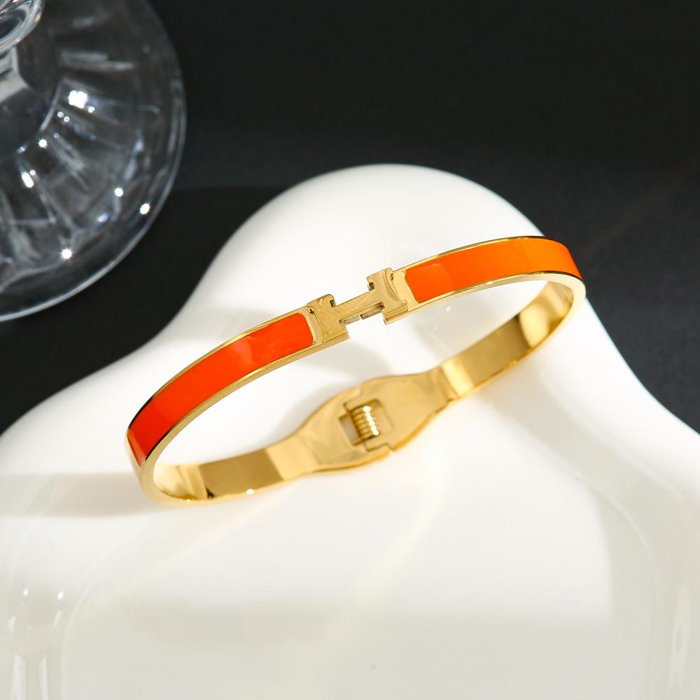 High-End Titanstahl Buchstabenarmreif: Europäischer & Amerikanischer Stil, Nicht-Verblassendes Damen-Nischendesign-Armband