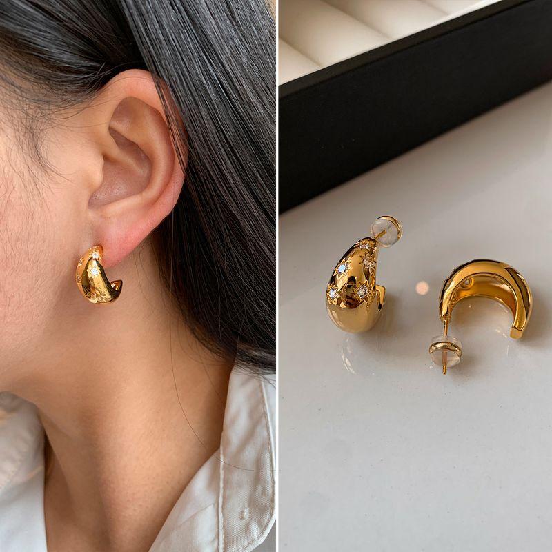 

and American Metal Crescent Moon Diamond-Studded Earrings for Women, Spring and Summer Simple Versatile Niche Design, Light Luxury High-End Earrings Gold
