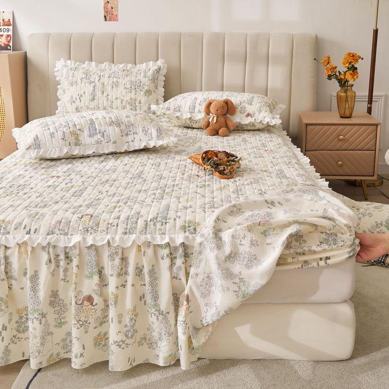 Lace Ruffle Edge Printed Bed Skirt Flower Pattern Quilted Thickened Bed Cover Three Piece Non Slip Dustproof Bedding Set