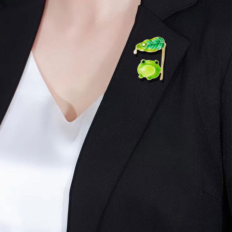 New cartoon brooch dripping lotus leaf frog brooch clothes accessories pin jewelry brooch manufacturer