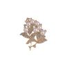 The Leaf Brooch Exudes A Sense of High-end Niche and Sophisticated Women's Suit The Brooch Is A Stylish and Design-savvy Accessory