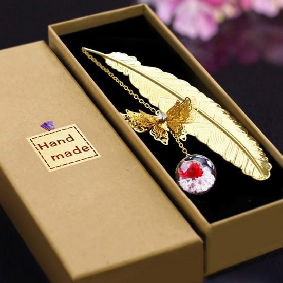 Bookmark Vintage Metal Feather Bookmark Realistic 3D Butterfly Pendant Dried Flower Book Lovers Teachers Gift Book Accessories with Gift Box