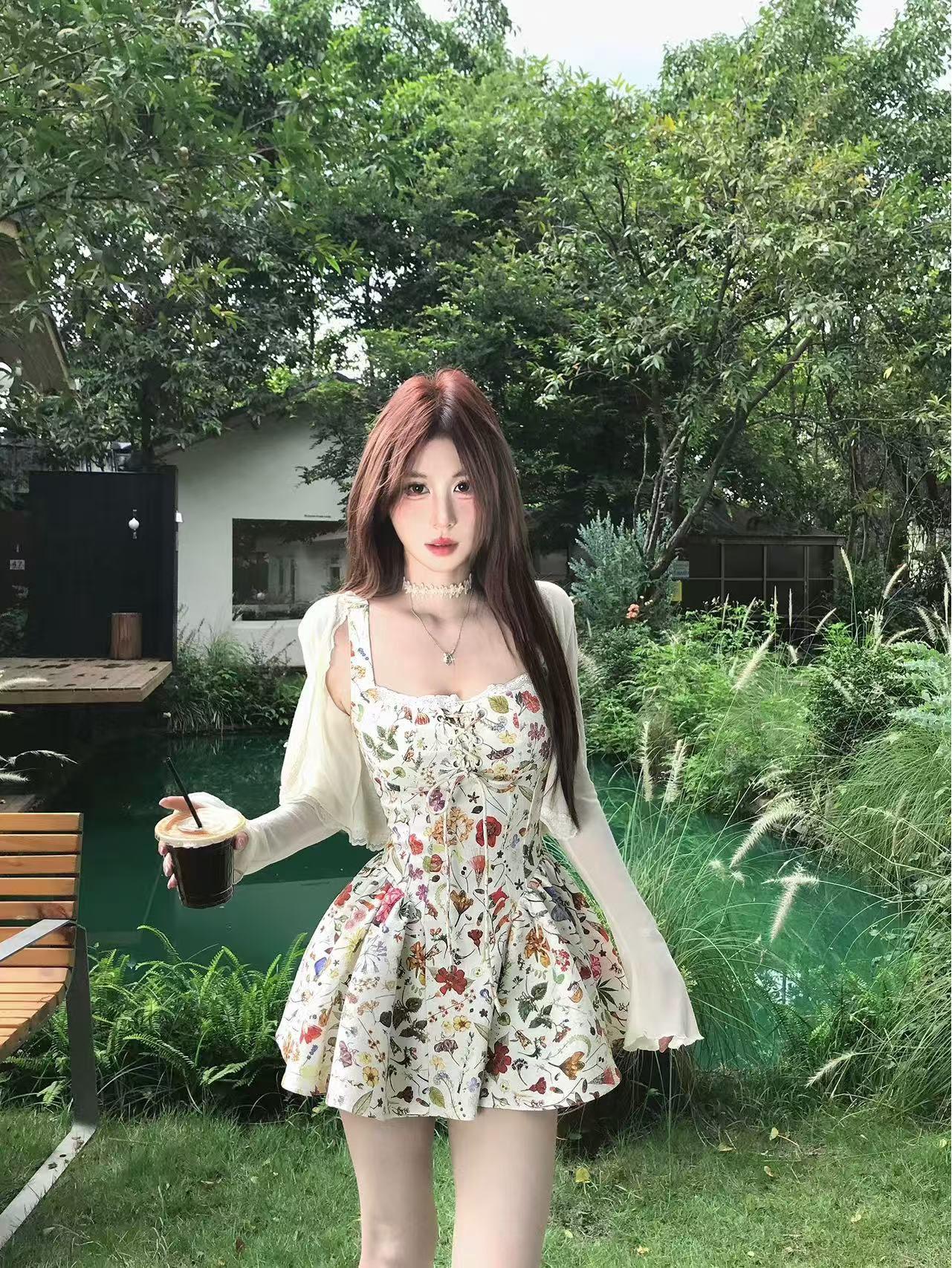 Dopamine Print Square Neck A-line Sleeveless Dress - Women s Summer Style, Waist-Cinching Slim Fit. Medium