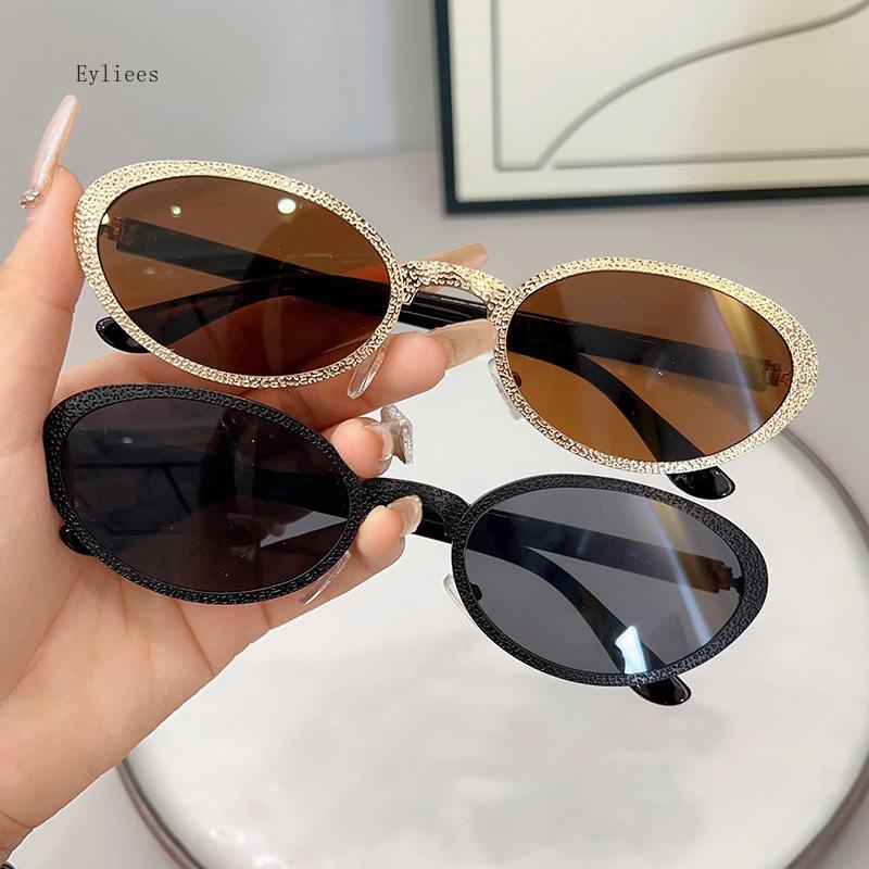 New Retro Oval Sunglasses for Ladies Fashion Small Metal Frame Sunglasses Women Classic  Shades Trends Summer Unique