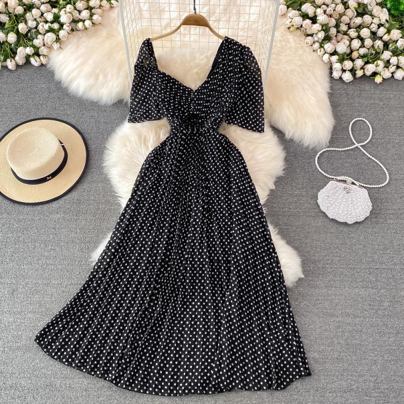 V-neck High Waist and Thin Hollow Bubble Sleeves Pleated Dress Seaside Vacation Pendulum Long Skirt Casual Style Short Sleeves