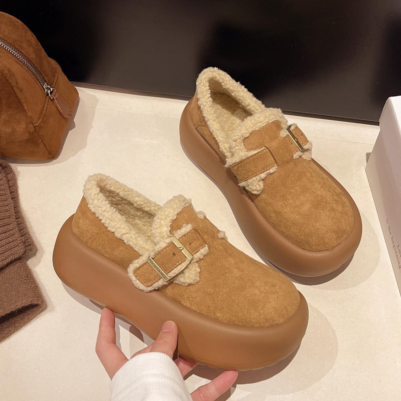 

Маленький мужчина носит модную и удобную хлопчатобумажную обувь, нишевый женский дизайн, ремень с пряжкой из одного слова, мягкие теплые зимние сапоги, пушистые туфли. 40