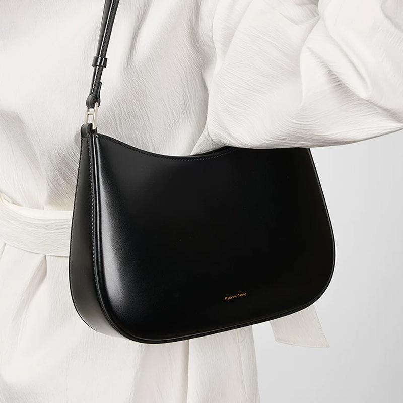 Leather Underarm Bag Premium Cowhide Crescent Bag Large Capacity Commuter Handbag Niche Light Luxury One Shoulder Baguette Bag