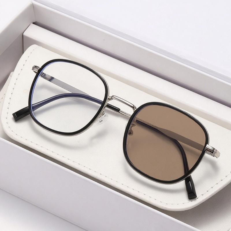 New Retro Photochromic Myopia Glasses for Women Men Large Frame Anti Blue Light Color Changing Sunglasses with Diopter 0 To -4.0