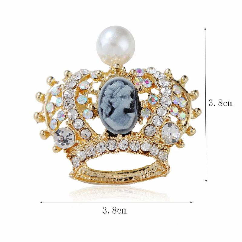 Vintage Crystal Crown Cameo Brooch Lightweight Rhinestone Queen Lapel Pin for Women Graduation Ceremony Wear