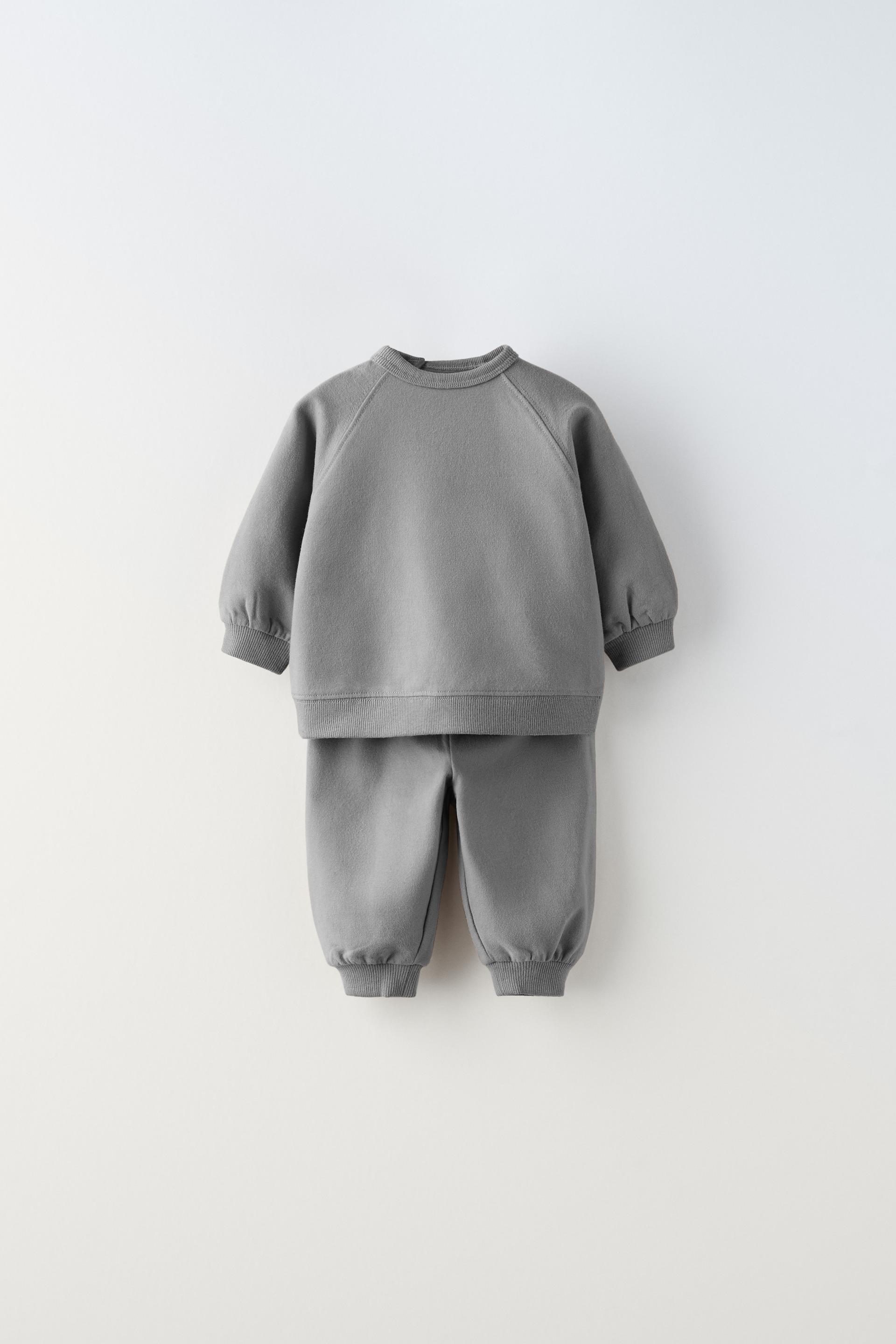 

Однотонная плюшевая толстовка и брюки с надписью