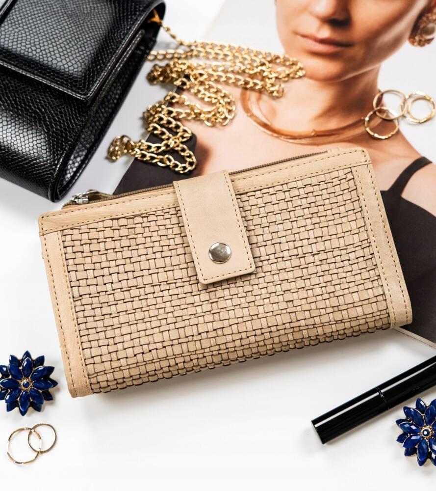 Large women's wallet made of natural leather - Rovicky