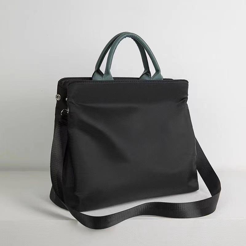Leisure Large-capacity Tote Bag, Handbag, Shoulder Bag for Commuting with A Laptop.