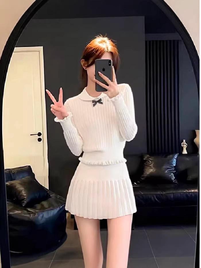 Timeless Chic Knit Skirt Suit - Age-Defying, Elegant Two-Piece with Premium Look
