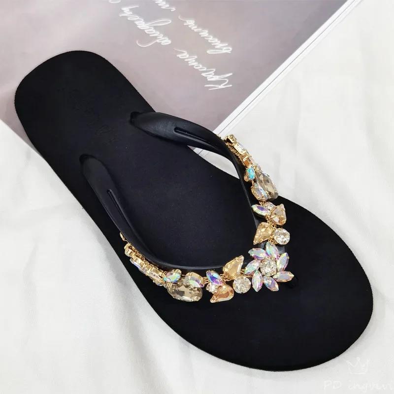 Fashion Slippers Women Glitter Flip Flops Summer 2025 Fashion Outdoor Rhinestone Chain Wedge Beach Slippers Jelly Hawaiian Flat Sandals