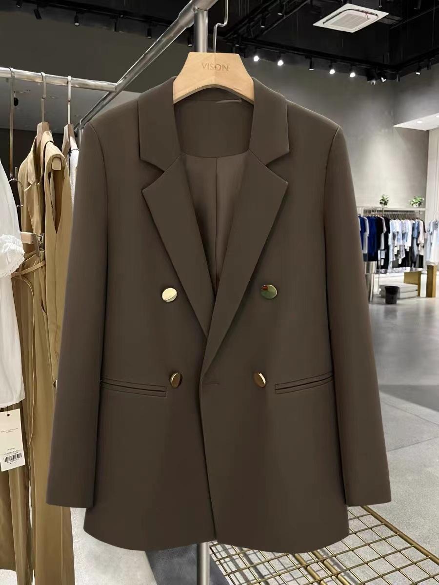 

Женский весенний двубортный блейзер однотонного красного цвета с деталями в виде пуговиц L коричневый