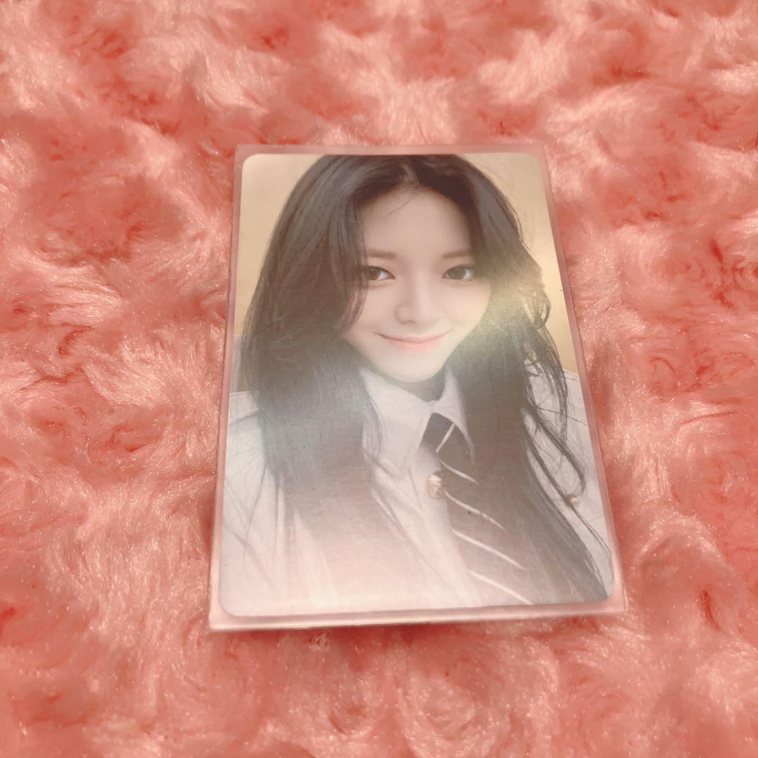 

[USED] ITZY Guess Who with drama Yuna bonus trading card