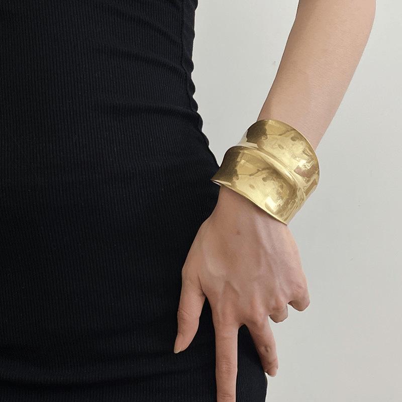 

Женский гладкий браслет с широким раскрытием: Европейский и американский хип-хоп стиль с персонализированным дизайном