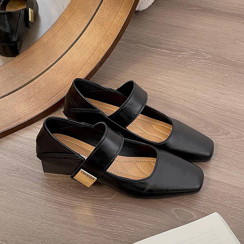 

Туфли женские белые с квадратной головкой и толстым каблуком, новая осенне-зимняя юбка 2025 года, французские туфли Мэри Джейн, увеличивающие рост, маленькие кожаные туфли 35 чёрный