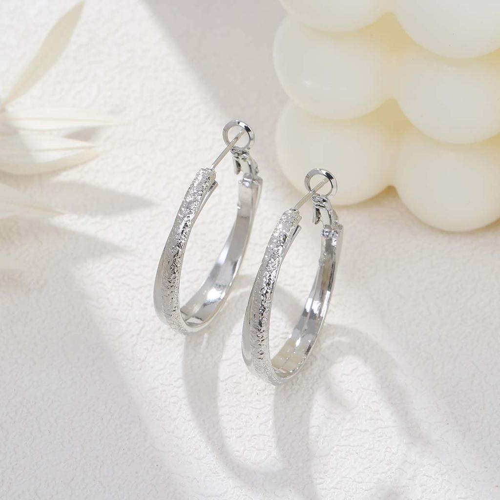 Simple Atmosphere Geometric Circle Winding Earrings Personalized Gold Niche Fashion Earrings Luxury High-End Earrings