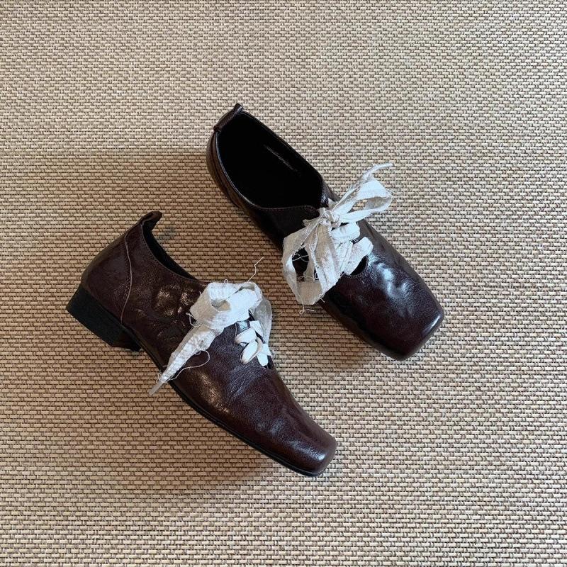 

Retro literary square head small leather shoes high sense thick heel front strap ballet versatile single shoes women 40