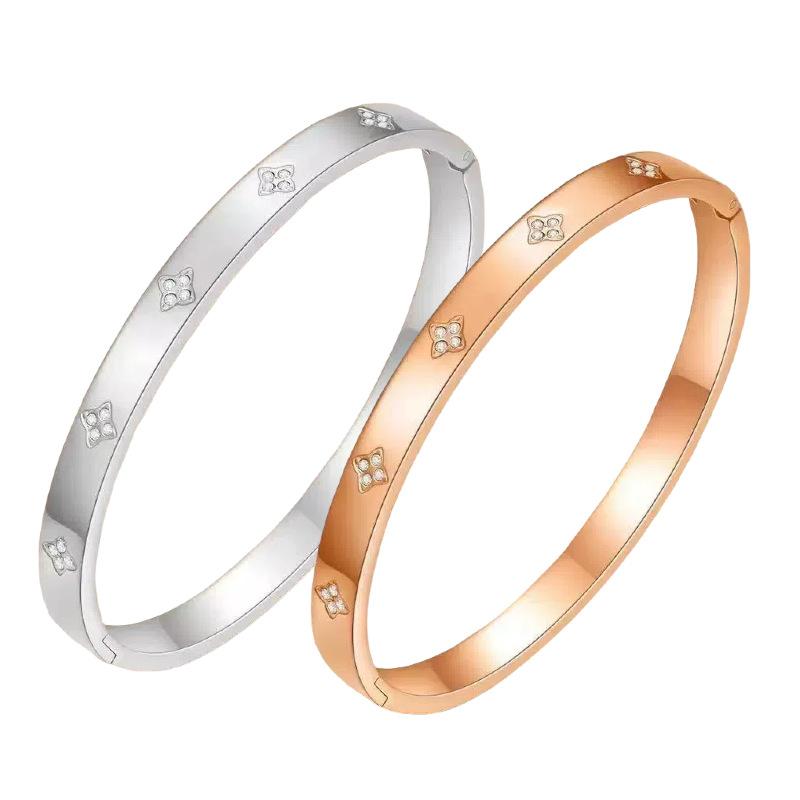 Flower Temperament Stainless Steel Bracelet Four-leaf Clover Titanium Steel Bracelet Light Luxury