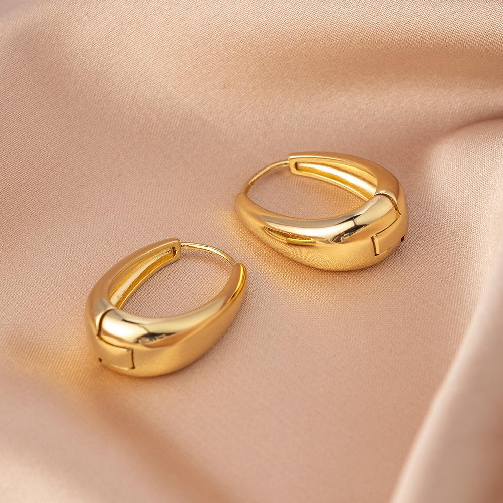 Trendy European & American Geometric U-Shaped Hoop Earrings, Retro & Versatile Design