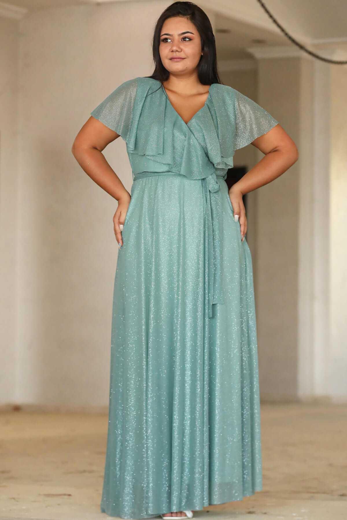 

Длинное вечернее платье с двубортным вырезом больших размеров