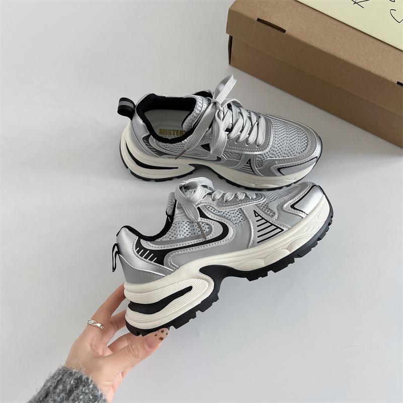 Trend versatile, showing feet, small platform dad shoes, women's 2025 new autumn and winter lightweight and heightening casual sports shoes