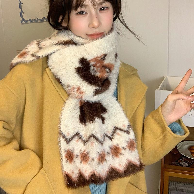Falling Pool Knitwear: Cute Raccoon Scarf for Women - Soft, Faux Mink Fur, Perfect for Autumn and Winter