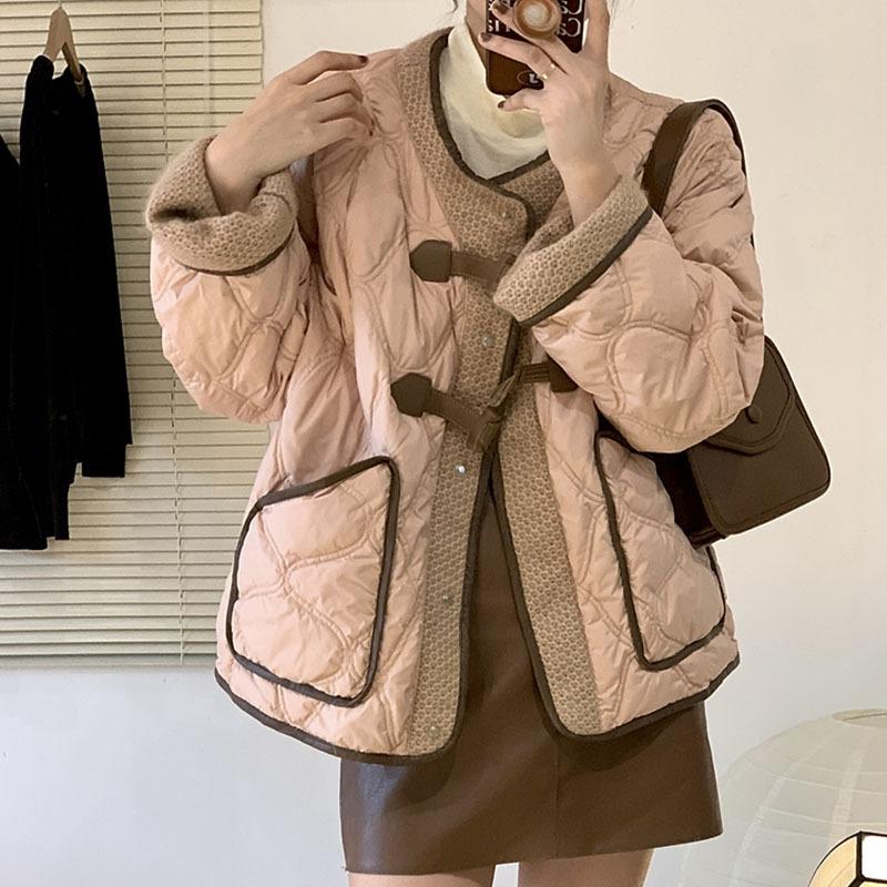 New sweet horn buckle short down jacket women's high-end winter new round neck thickened design warm jacket tide